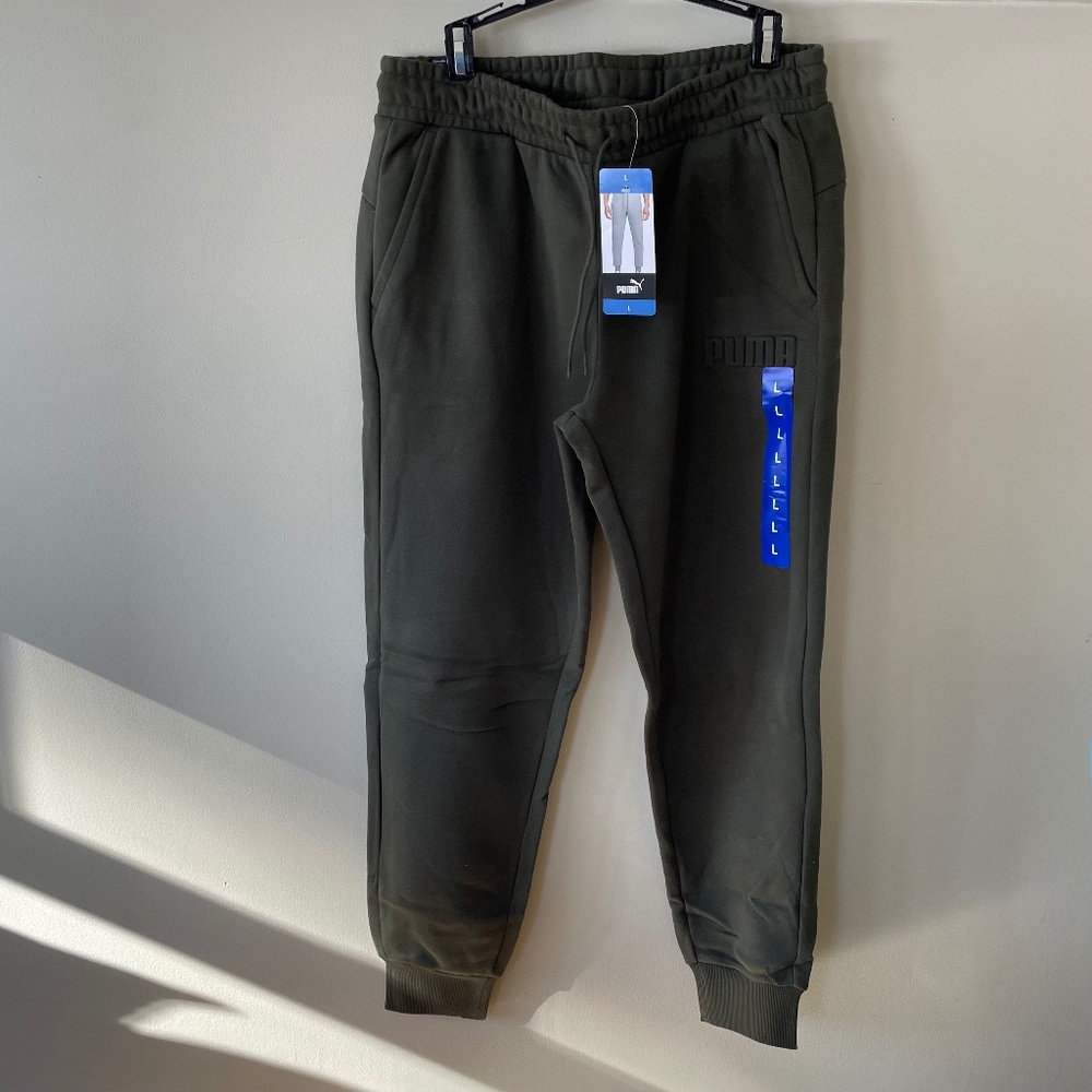 NWT PUMA Men's Essentials Fleece Joggers - Adult Size L- Green